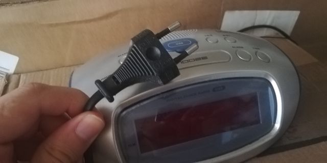 RELOJ despertador DAEWOO, USB, radio, clavija EU