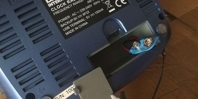 RELOJ despertador DAEWOO, USB, radio, clavija EU