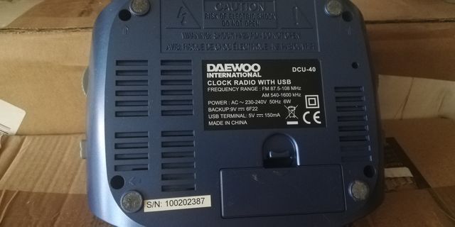 RELOJ despertador DAEWOO, USB, radio, clavija EU