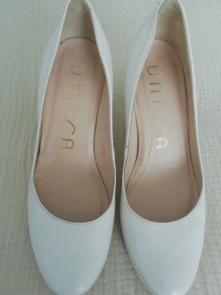 Zapatos novia talla 35 de segunda mano por 20 EUR en A Coruña en WALLAPOP