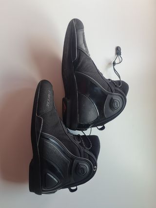 Botines Dainese (Hombre) de segunda mano por 100 EUR en Cardona en WALLAPOP