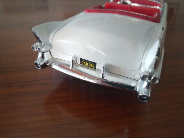 MAJORETTE 1/21 CADILLAC ELDORADO