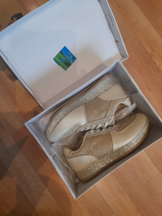 IMPRESIONANTES ZAPATILLAS ORO T38