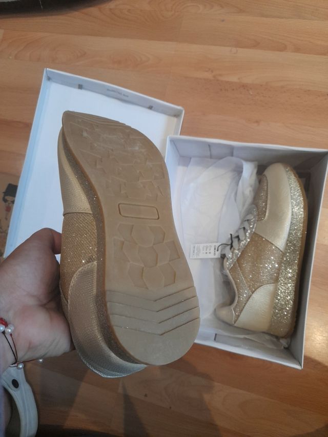 IMPRESIONANTES ZAPATILLAS ORO T38