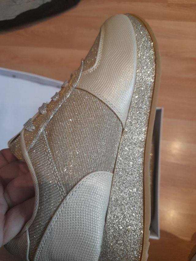 IMPRESIONANTES ZAPATILLAS ORO T38