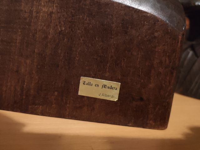 Pareja de bustos vascos de J. Alberdi