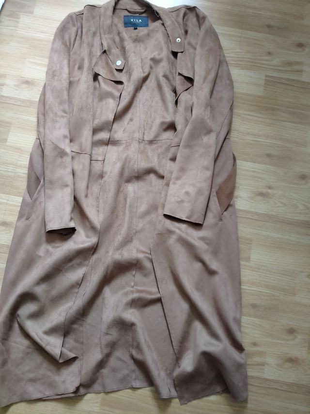 gabardina ante Camel vila