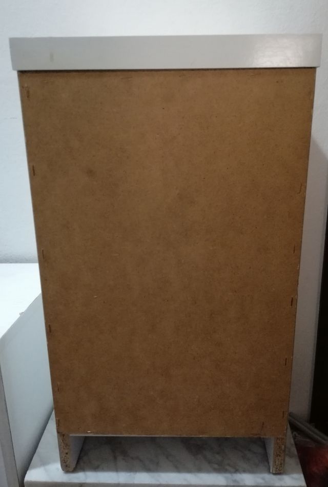 #MB11. Mesita de noche blanca con cajones