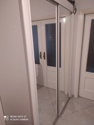 Armario con espejo puertas correderas de segunda mano en WALLAPOP