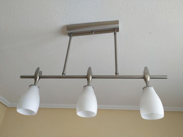 2 lámparas de mesilla y 1 lámpara de techo