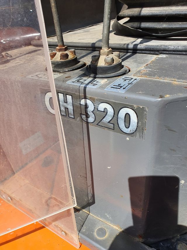 AUSA CH 320 MATRICULADA