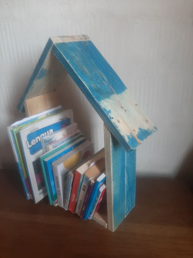 preciosa estantería para libros