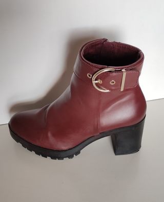 Botines Stradivarius granates de segunda mano en Barcelona en WALLAPOP