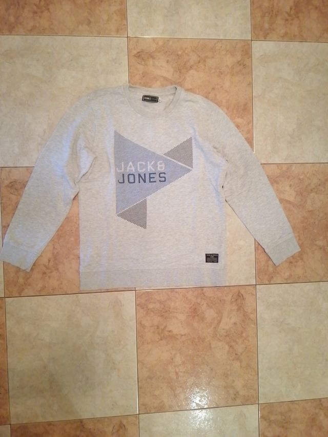 2 sudaderas hombre. Se venden por separado 