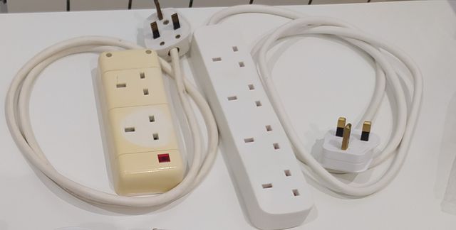 Enchufes UK, adaptadores, cargadores y alargaderas