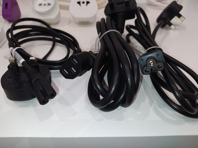 Enchufes UK, adaptadores, cargadores y alargaderas