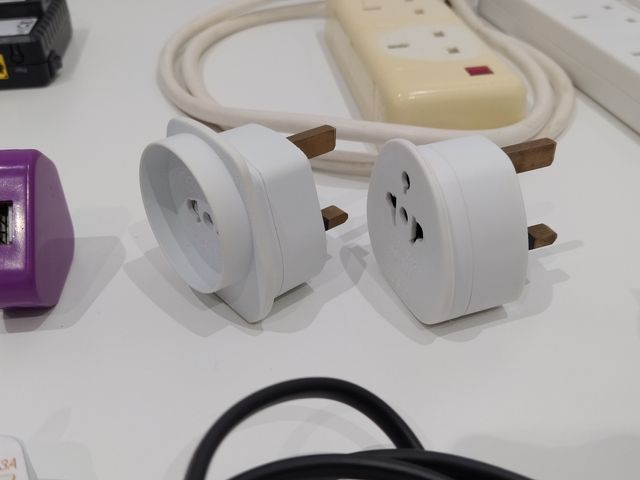 Enchufes UK, adaptadores, cargadores y alargaderas