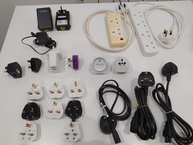 Enchufes UK, adaptadores, cargadores y alargaderas
