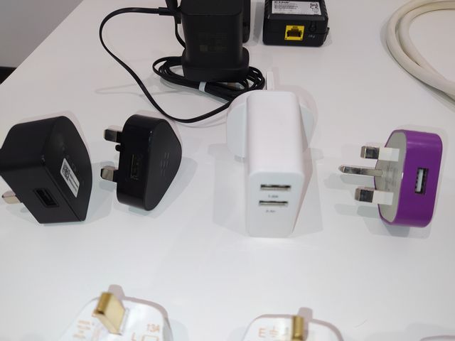 Enchufes UK, adaptadores, cargadores y alargaderas