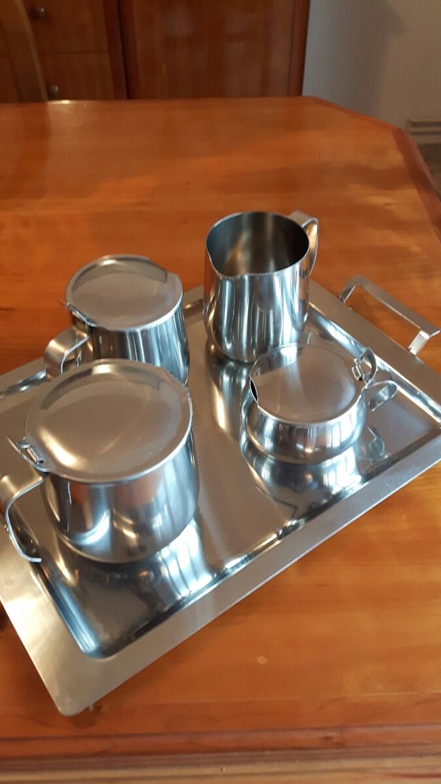 bandeja y accesorios para tomar cafe y te