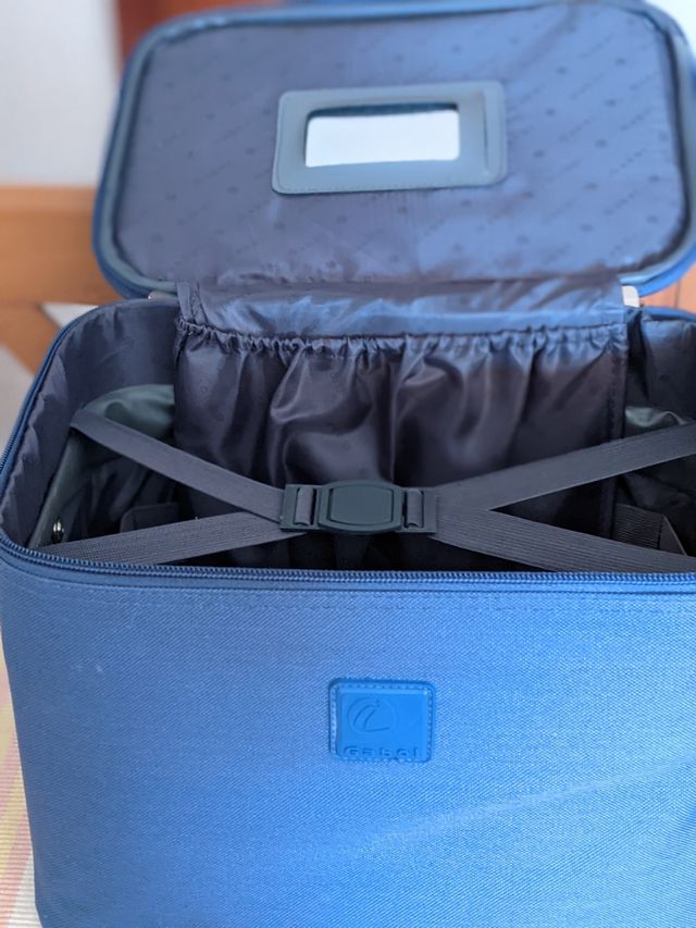 Neceser rígido de viaje. A estrenar.