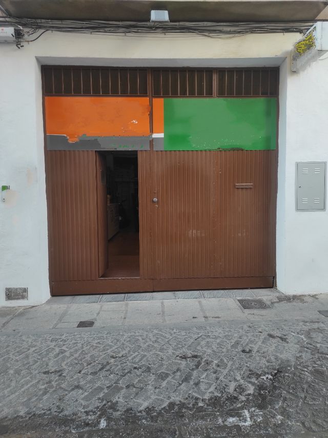 Se vende puerta garaje.cochera,nave de segunda mano por 700 € en