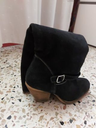 Botas altas ante negro n,36 marca zona zero de segunda mano por 5 EUR en  San Cristóbal de La Laguna en WALLAPOP