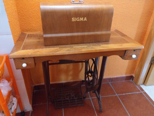 Maquina coser sigma.