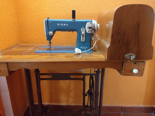 Maquina coser sigma.