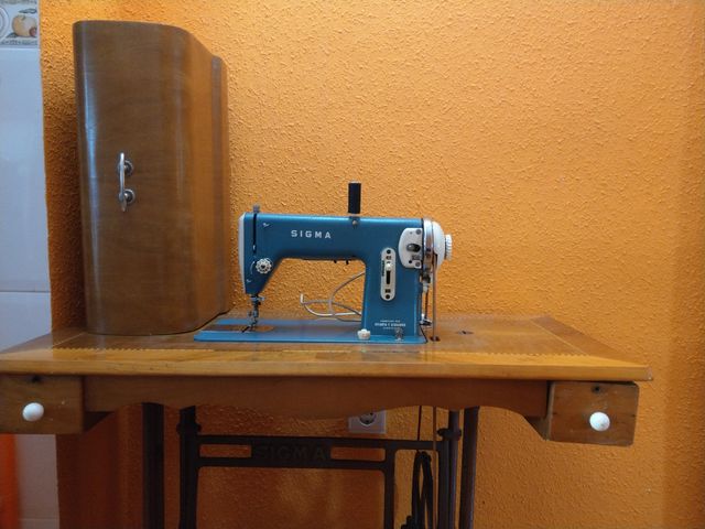 Maquina coser sigma.