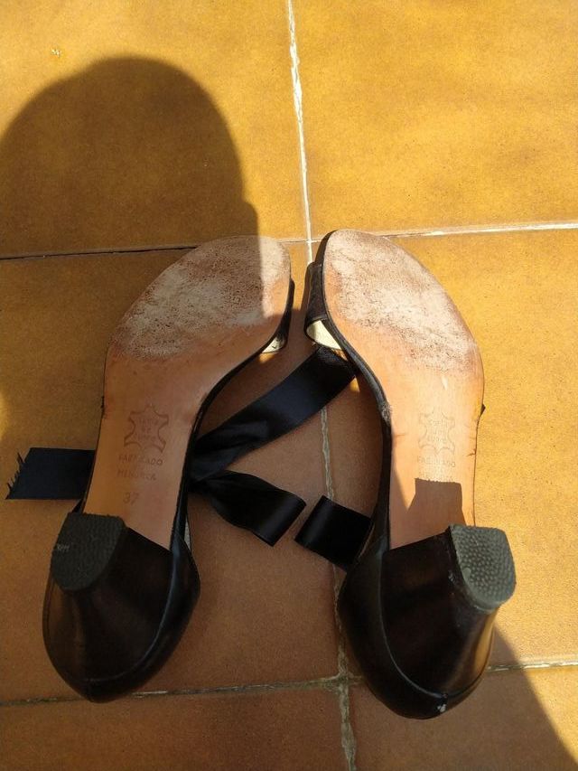 Sandalias con talón piel negra y lazo raso