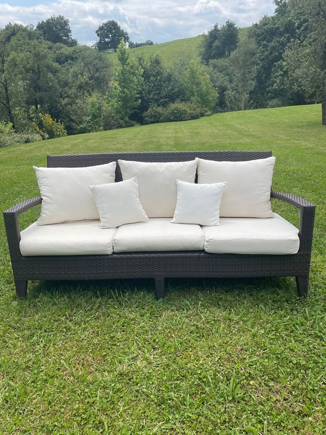 Muebles de terraza\/jardín conjunto sofás y mesa de segunda mano por