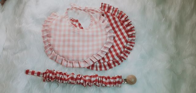 baberos y chupeteros hechos a mano