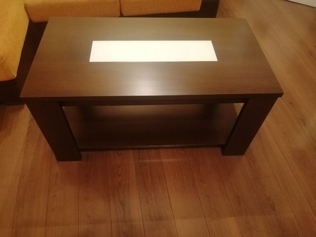Mesa pequeña de madera
