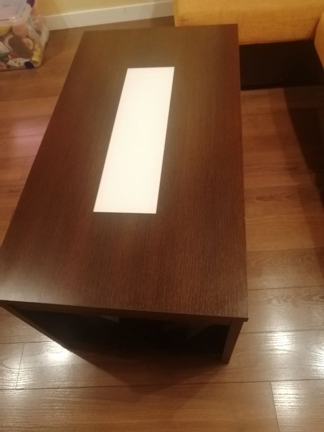 Mesa pequeña de madera
