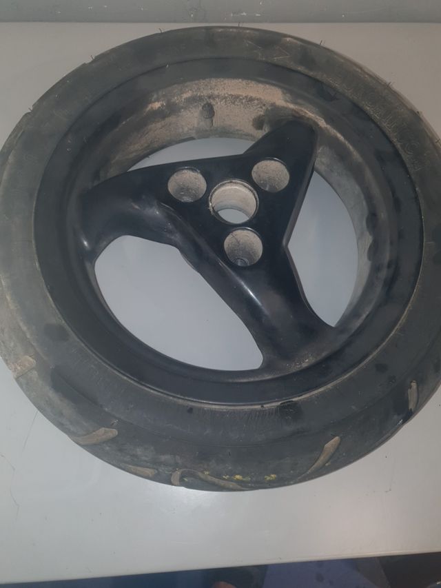 llanta trasera Peugeot Elystar