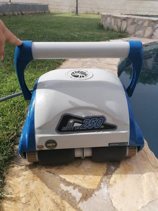 Robot de piscina de segunda mano en Madrid en WALLAPOP