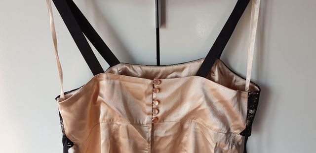 Top con puntilla de Venca