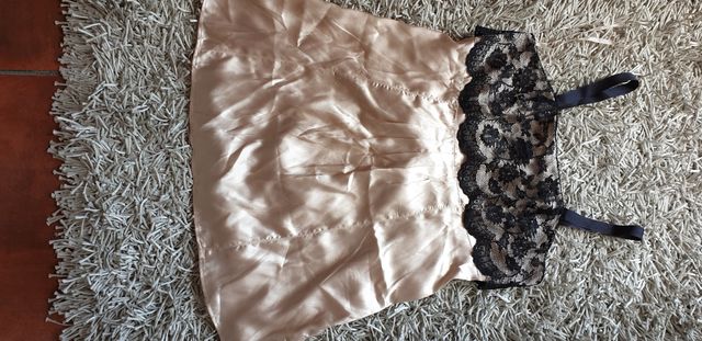 Top con puntilla de Venca