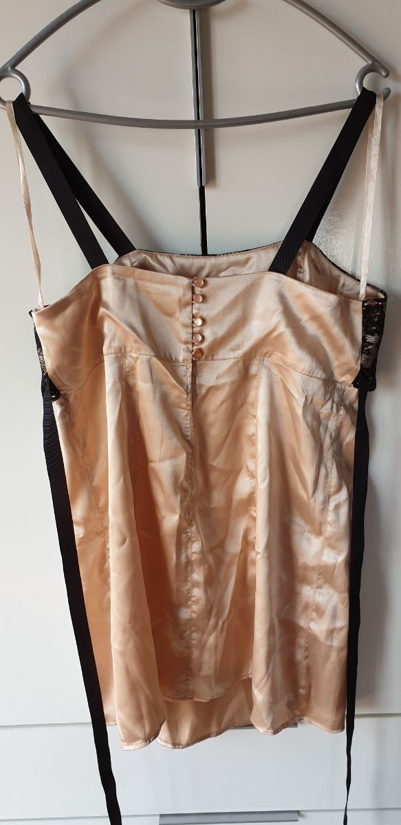 Top con puntilla de Venca