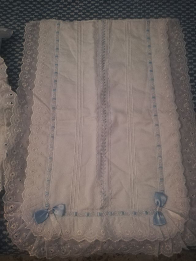 Faldones de bebé y cubre carrito