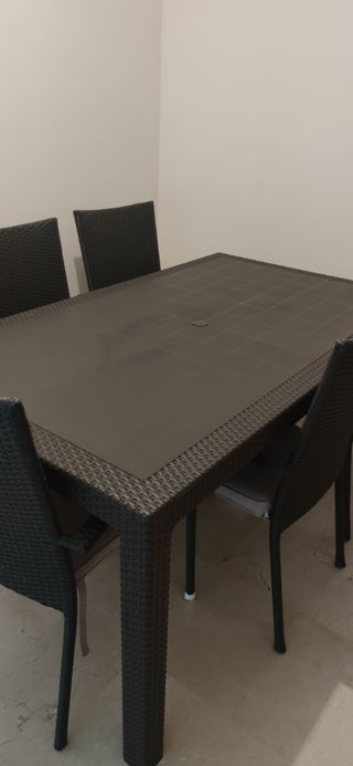 Mesa para terraza plástico de segunda mano en Valladolid en WALLAPOP