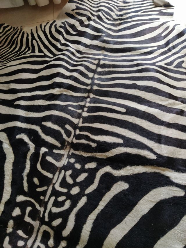 Alfombra de piel.