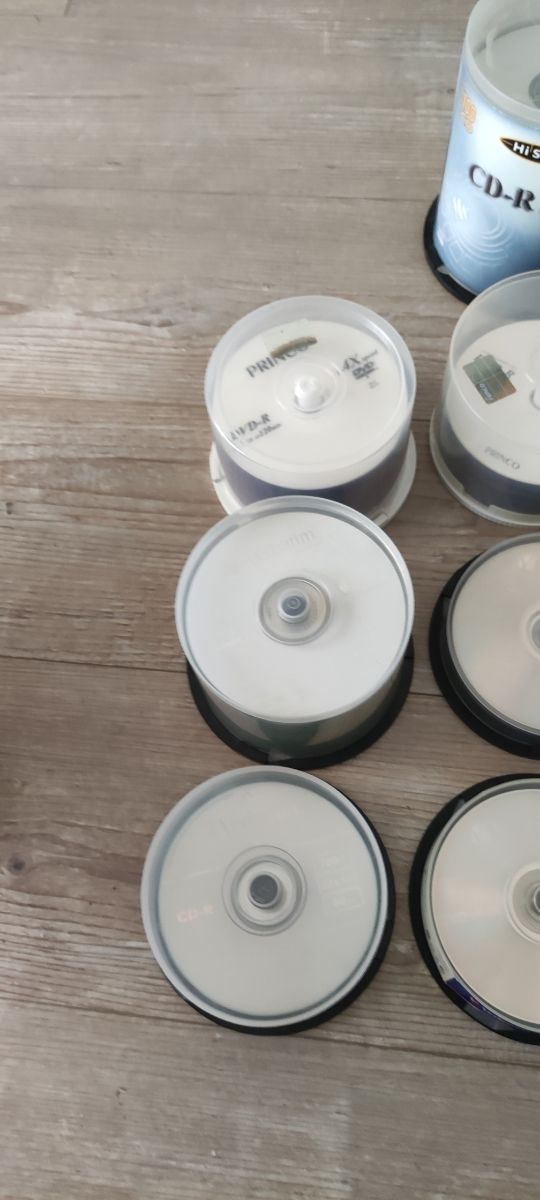 TORRES DE DVD Y CD (390)+/- de segunda mano por 20 € en Soria en WALLAPOP