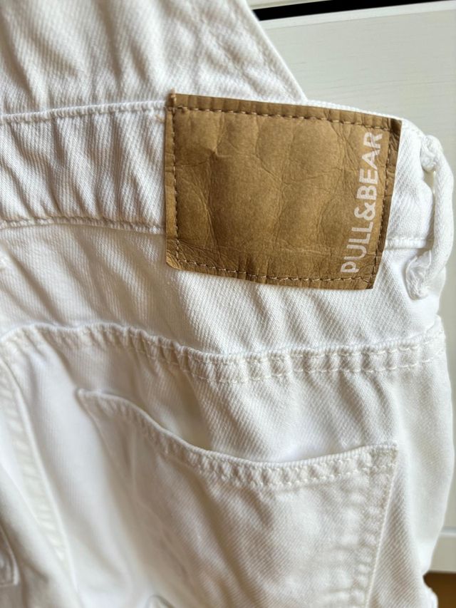 Peto t.S vaquero blanco de Pull&bear con tirantes