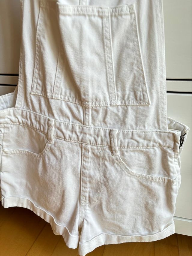 Peto t.S vaquero blanco de Pull&bear con tirantes