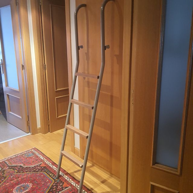 Escalera Litera de segunda mano por 25 € en Madrid en WALLAPOP