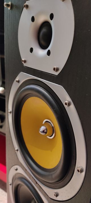 Altavoces de suelo de segunda mano por 110 € en Elda en WALLAPOP