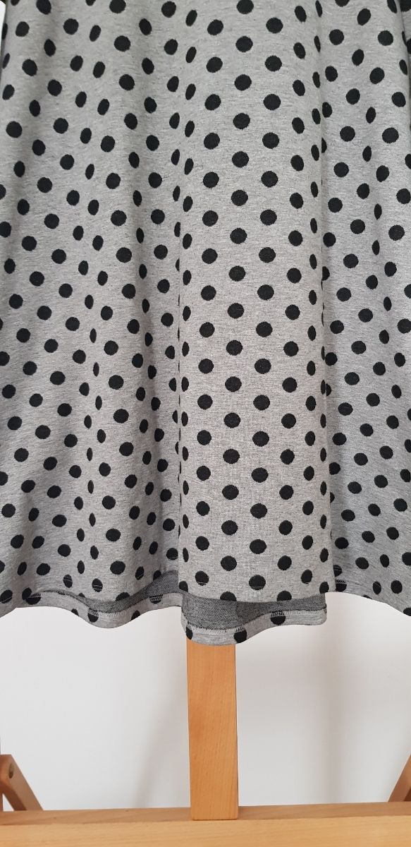 Vestido topos negros