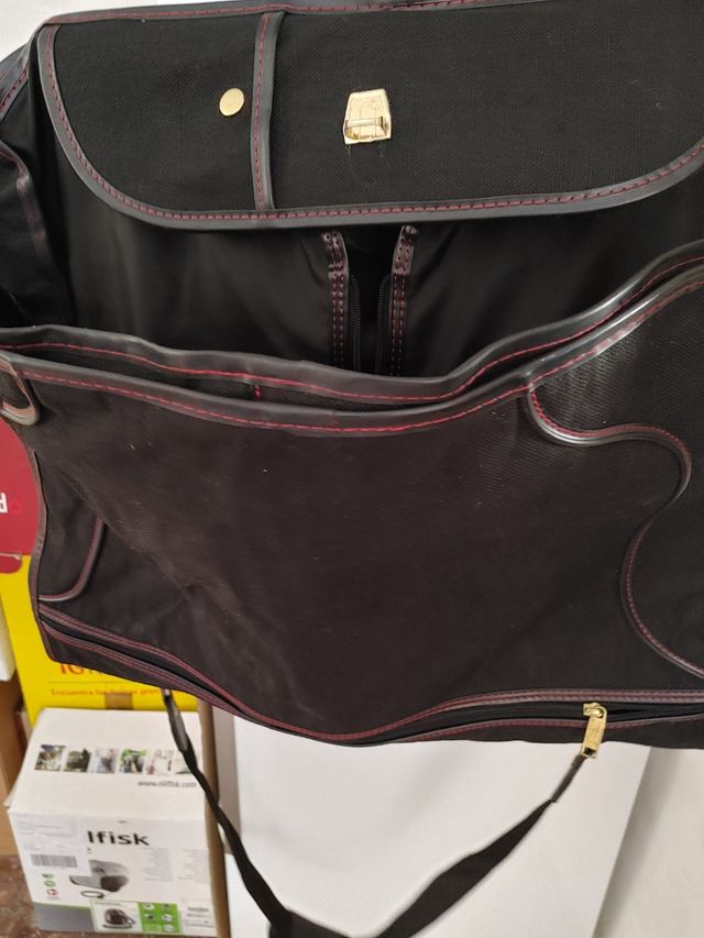 porta y guarda de trajes